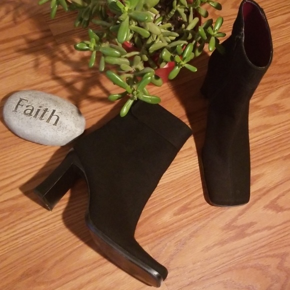 St John's bay booties 7 - Picture 1 of 8